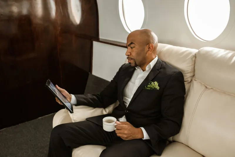 The Blank Hours: Why the Most Effective Dealmakers in America Deliberately Fly to Nowhere