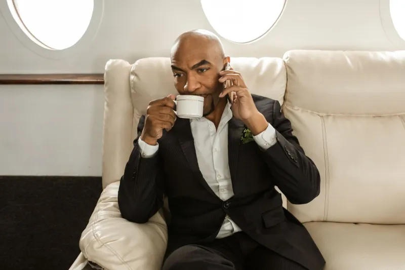 Before the Handshake: How Private Aviation Reshapes the Psychology of High-Stakes Negotiations